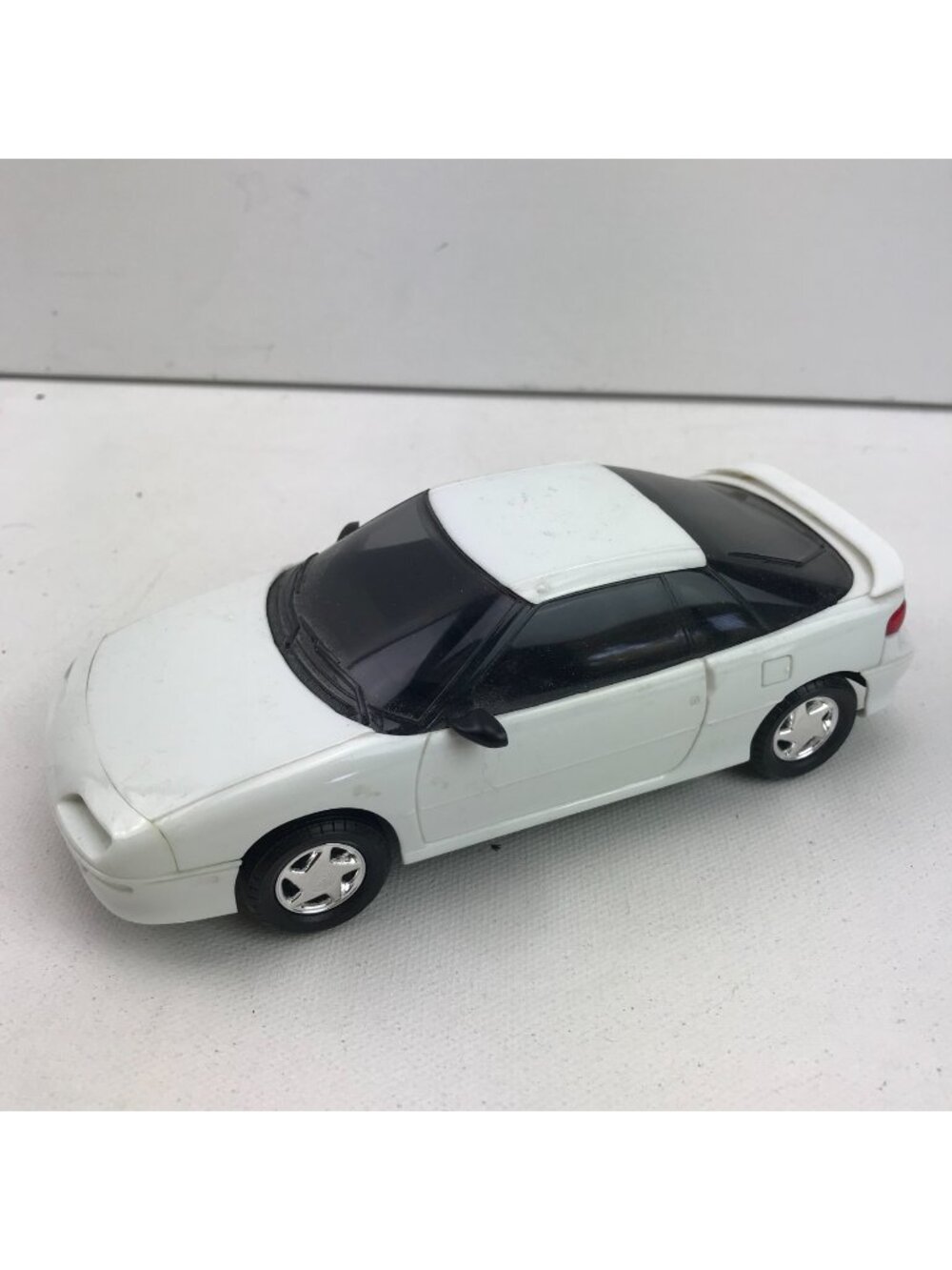 AMT ERTL 1992 Geo Storm GSI #6127 White Compact Model Car 1:25 Scale With Box